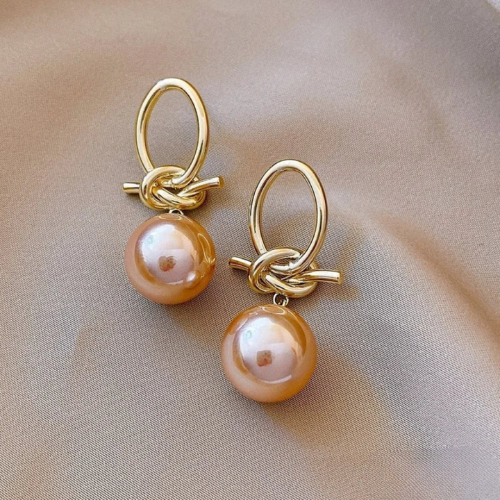 Sophisticated Pearl Earrings for a Timeless Look