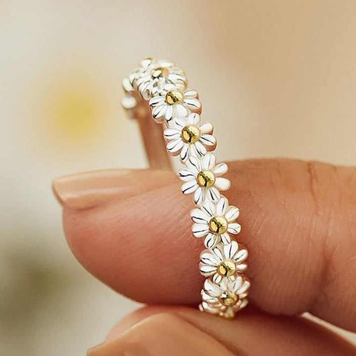 Adjustable Silver Ring with Elegant Daisy Charm