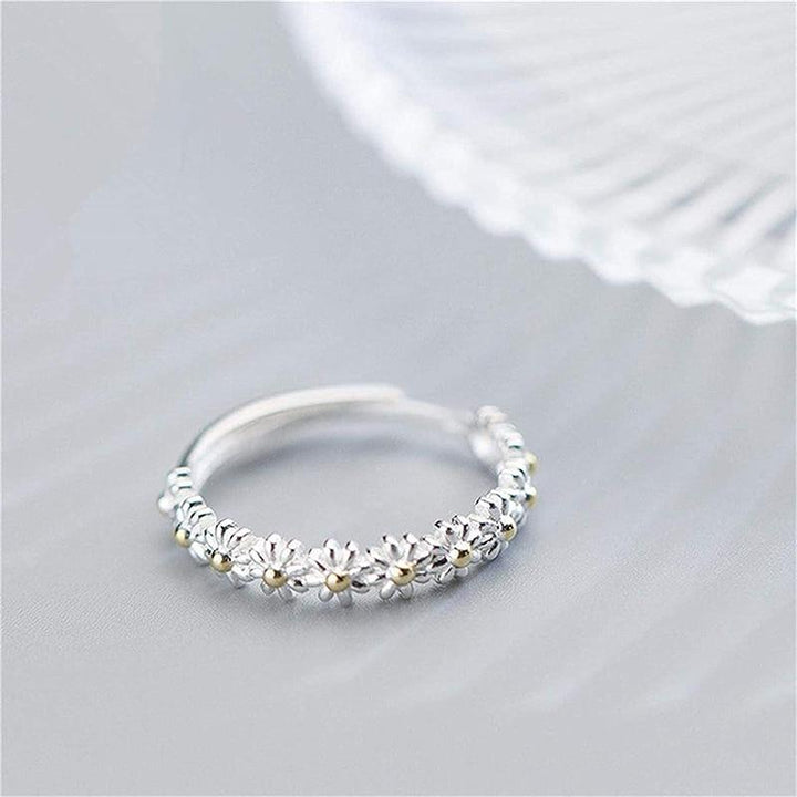Adjustable Silver Ring with Elegant Daisy Charm