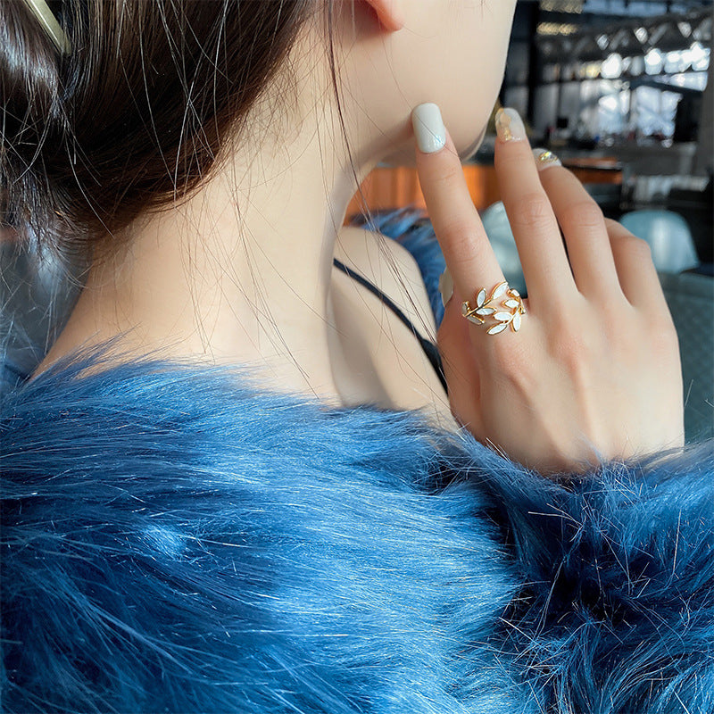 Adjustable Gold Ring with Leaf Details and Elegant White Opal Sparkle