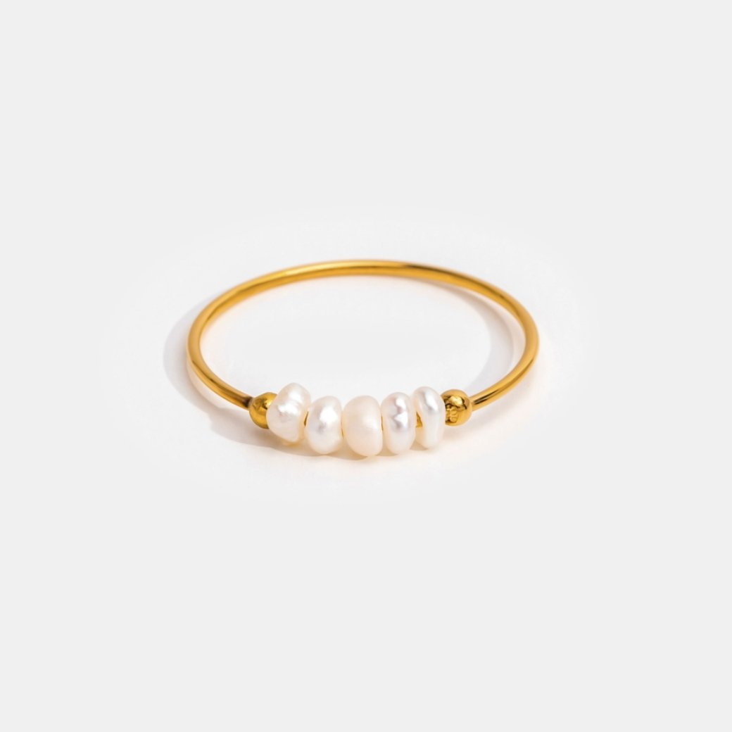 Classic Elegant Ring with Freshwater Pearl for a Sophisticated Style